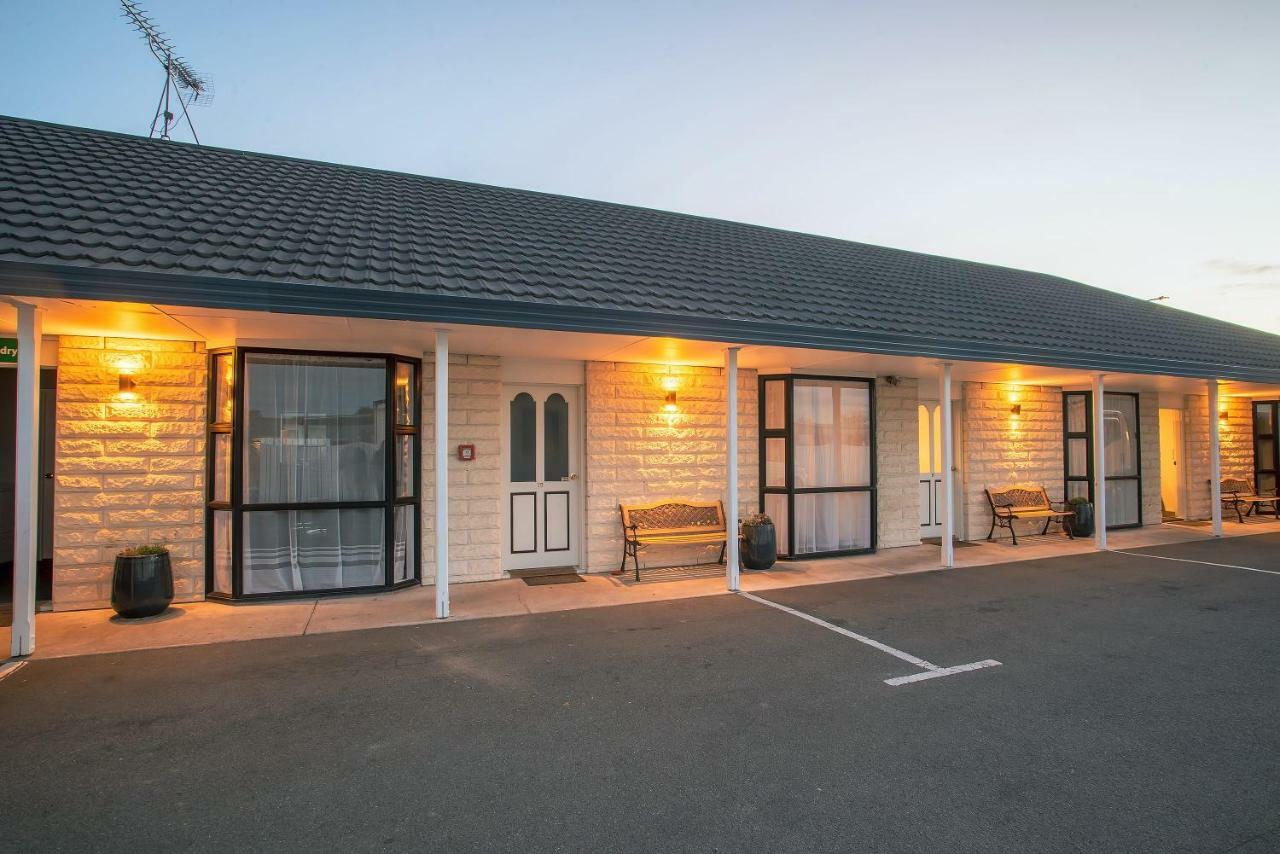 Coronation Park Motels Ашбъртън Екстериор снимка